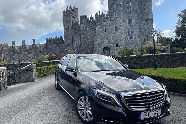 Dublin Airport/City: Private Kinsale Transfer