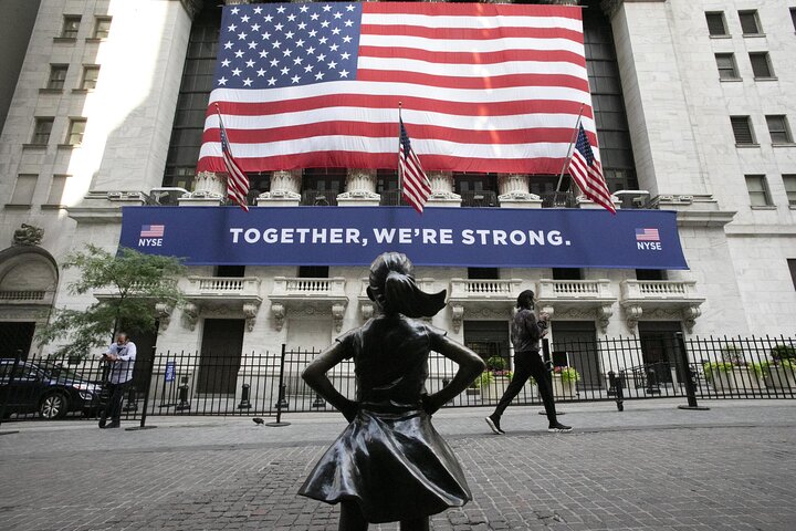 Uncover Wall Street's Secrets: 2-Hour Walking Tour