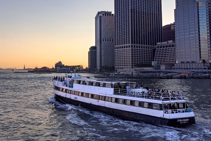 NYC Sunset Cruise: Twilight Views & Sparkling Wine!