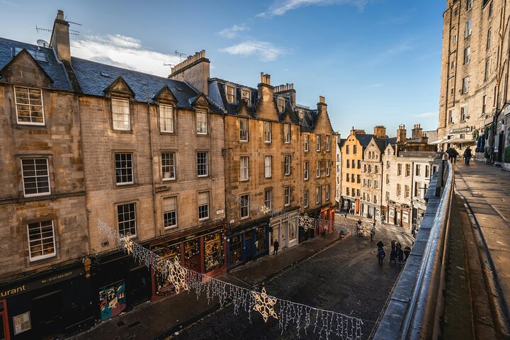 Edinburgh's Haunted Pub Tour: Drinks, History & Fun!