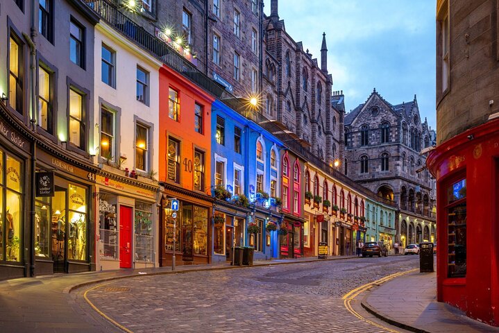 Edinburgh Night Tour: Private, Illuminated City Views