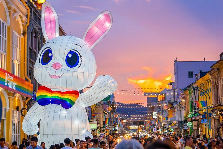 Phuket Weekend Market: Food, Crafts & Old Town Tour