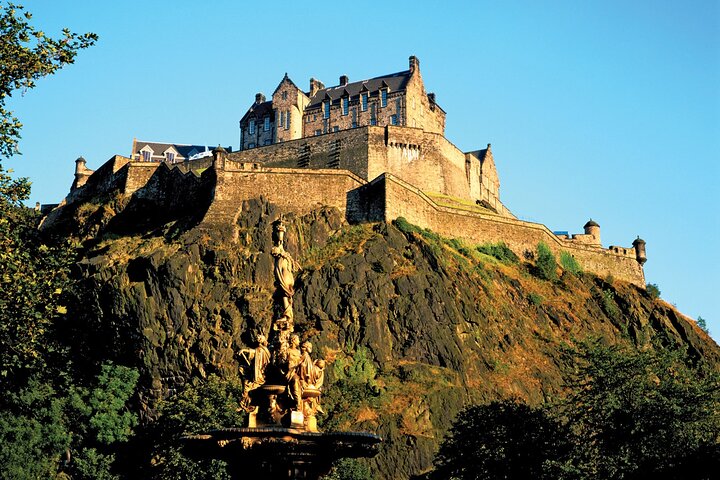 Edinburgh Old Town Tour & Castle: Skip-the-Line