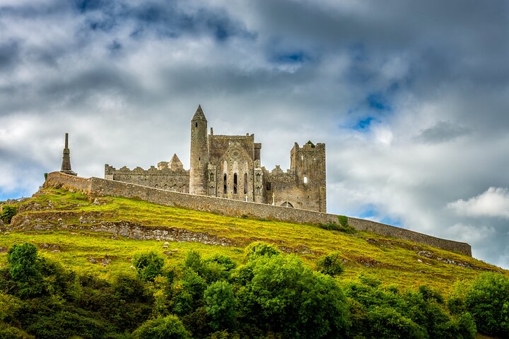Rock of Cashel Tour: History, Folklore & Town!