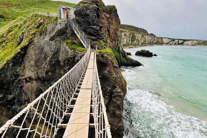 Giant's Causeway Private Tour: Explore Northern Ireland!