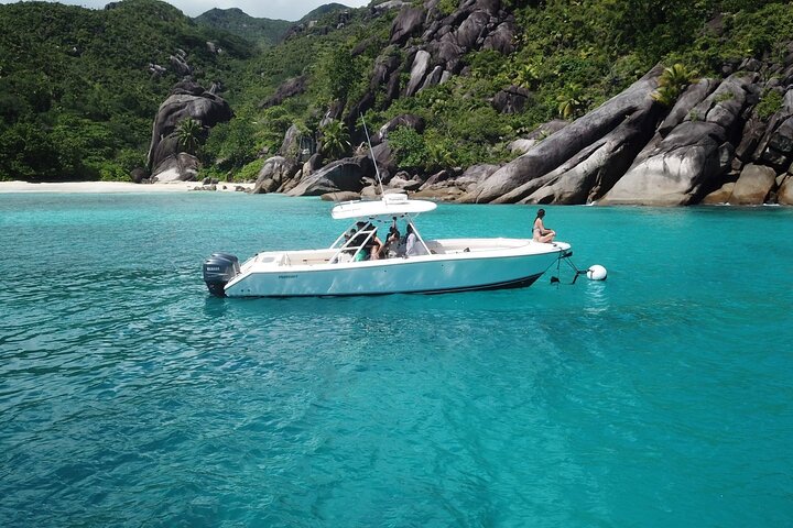 Beau Vallon Bay Sunset Cruise: Sip & See!