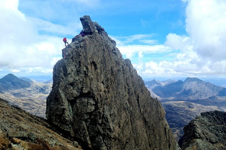In Pinn Climb: Conquer Skye's Inaccessible Pinnacle!