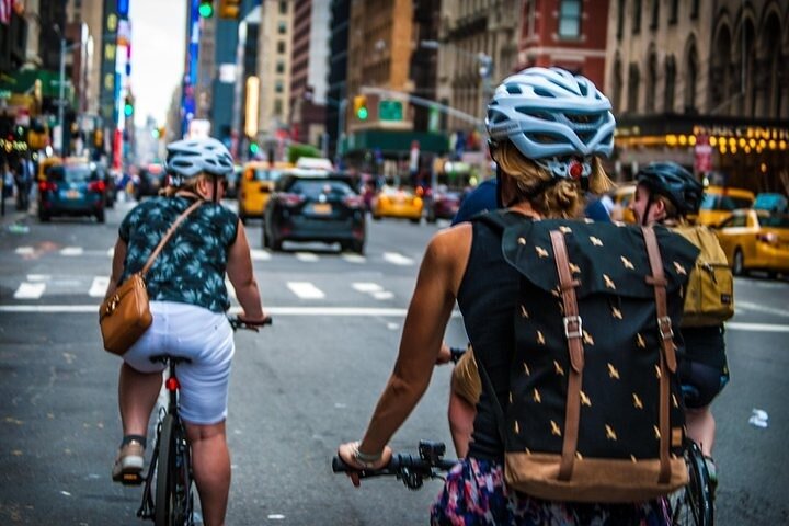 Brooklyn Bike Tour: Williamsburg Adventure & DUMBO Views