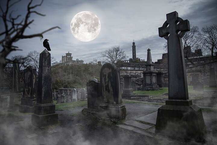 Edinburgh Ghost Tour: Spanish Guide, Dark History!