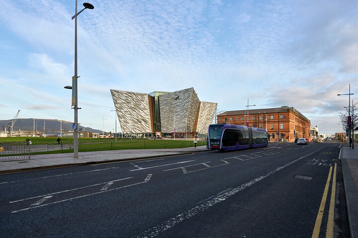 Dublin Airport ➡️ Belfast Private Transfer: Easy Ride!