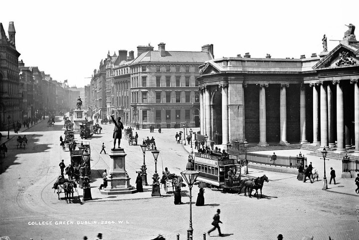 Dublin Castle, Trinity & Book of Kells Tour: Skip-the-Line