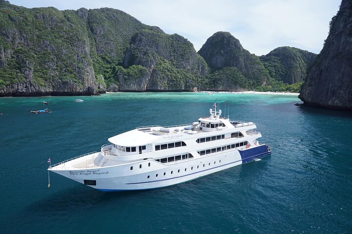 Phuket to Phi Phi Ferry: Stress-Free Island Transfer
