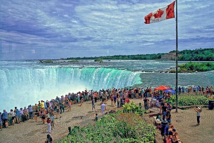 Niagara Falls Small Group Tour: Toronto Pickup Included