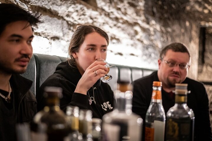 Edinburgh: Whisky & History Walking Tour | Small Group