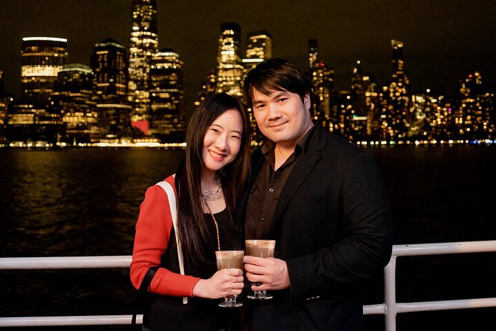 NYC Holiday Dinner Cruise: Cocoa, Views & Holiday Cheer!