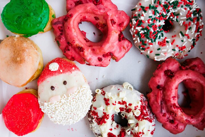Edinburgh Donut Tour: Holiday Adventure & Foodie Fun!