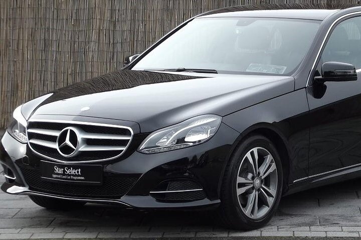 Dublin Airport Transfer: Private Car from Temple Bar
