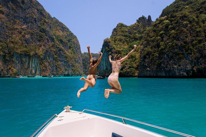 Phuket: Cruise to Paradise at Phi Phi Islands