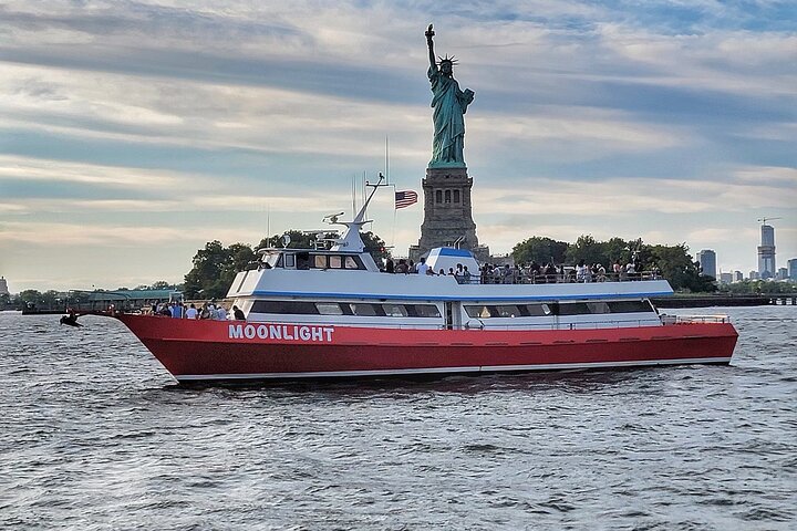 NYC Skyline Cruise: 60-Minute Iconic Harbor Tour