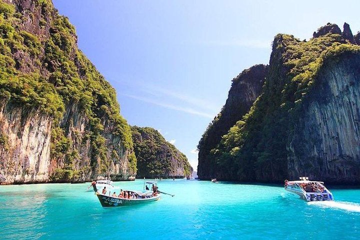 Phi Phi Islands & Maya Bay: Speedboat Tour from Phuket