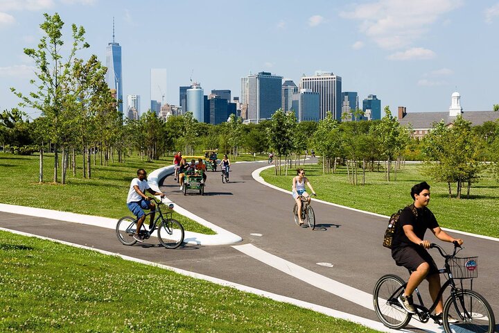 Governors Island Bike Tour: NYC History on 2 Wheels!
