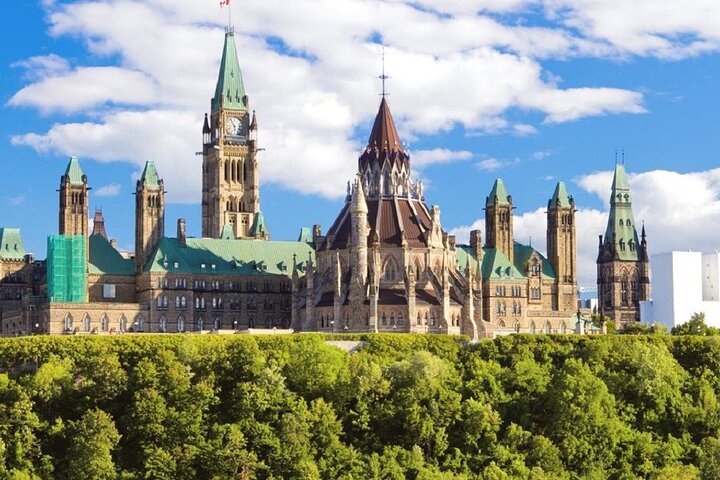 NY to Canada 4-Day Tour: Lakes, Cities & Fun!