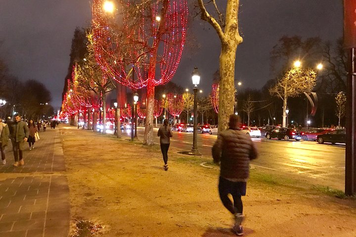 Paris Run the Lights Tour: See Iconic Sites!
