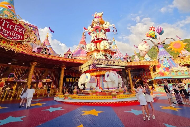 Phuket: Carnival Magic Show, Dinner & Entry Tickets