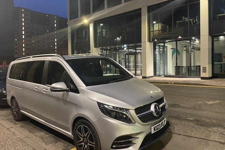 Glasgow to Edinburgh Airport: Luxury Private Transfer