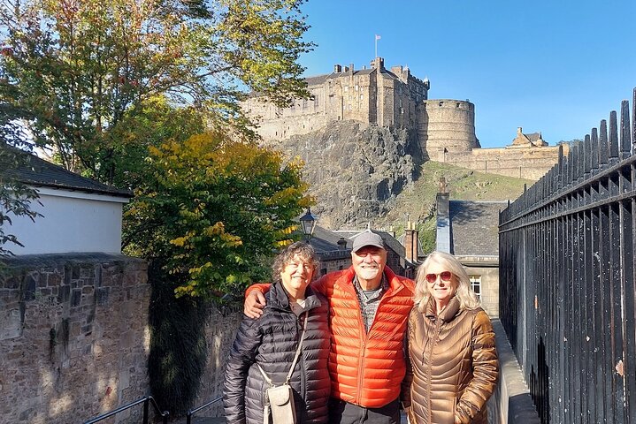 Edinburgh Gin Tour: Private Luxury Car & Tasting